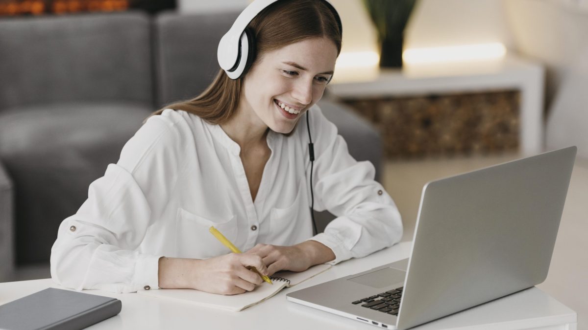 Unsere Schulungen für angehende ÖSD-Prüfende werden online durchgeführt.