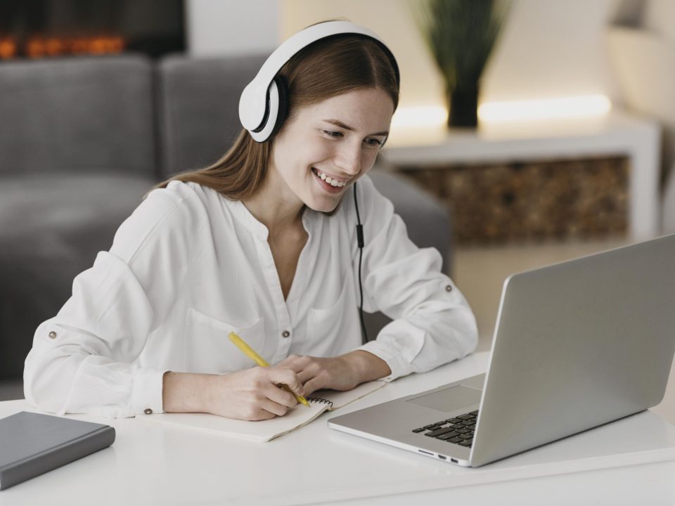 Unsere Schulungen für angehende ÖSD-Prüfende werden online durchgeführt.