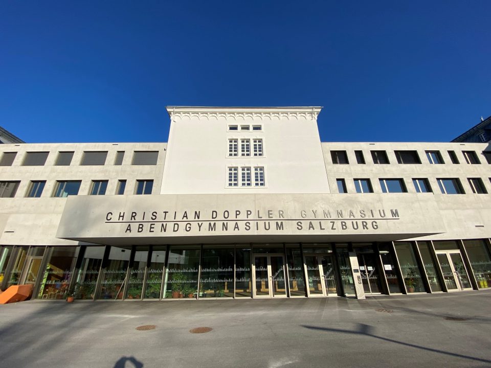 Das Schulgebäude des Abendgymnasium Salzburg.