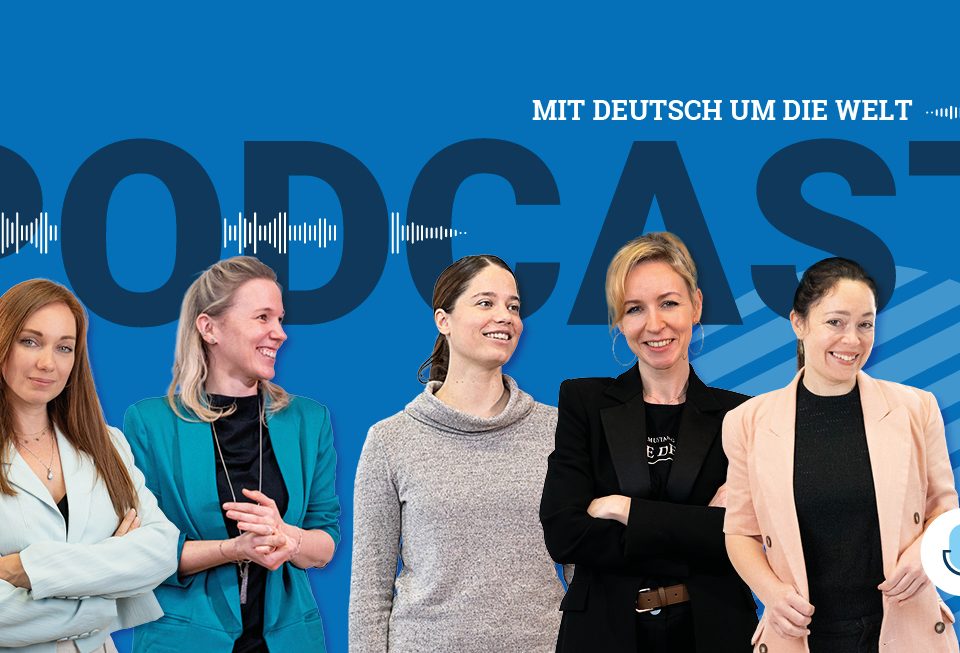 Der ÖSD Podcast "Mit Deutsch um die Welt" nimmt Sie mit hinter die Kulissen des ÖSD. In jedem Podcast gibt es neue Interviews mit spannenden Gästen.